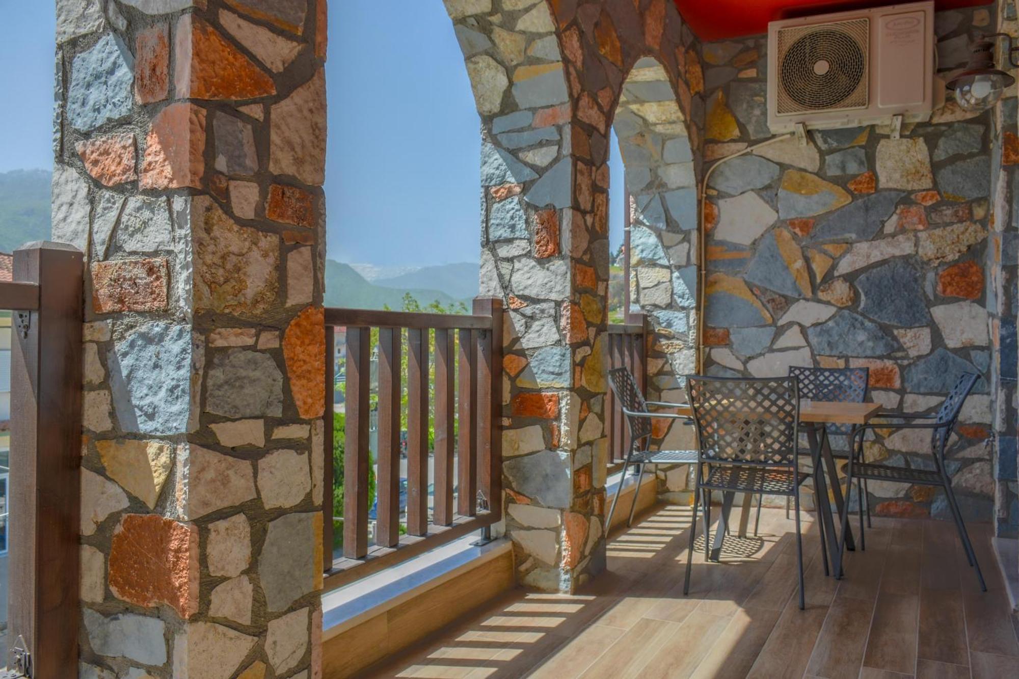 Monastiri Guesthouse Калампака Экстерьер фото